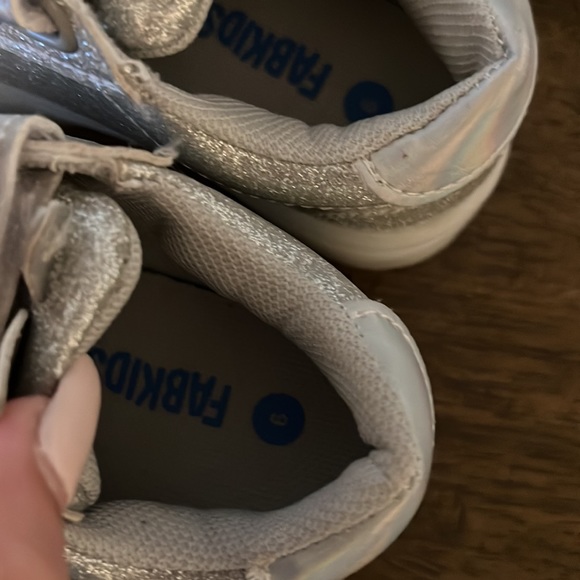 Fabkids size toddler 6 light up shoe - Picture 4 of 4